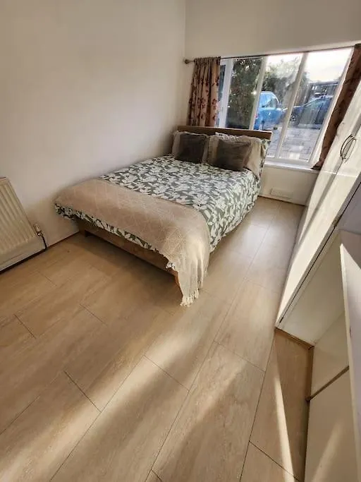 Idyllic Cottage Garforth United Kingdom