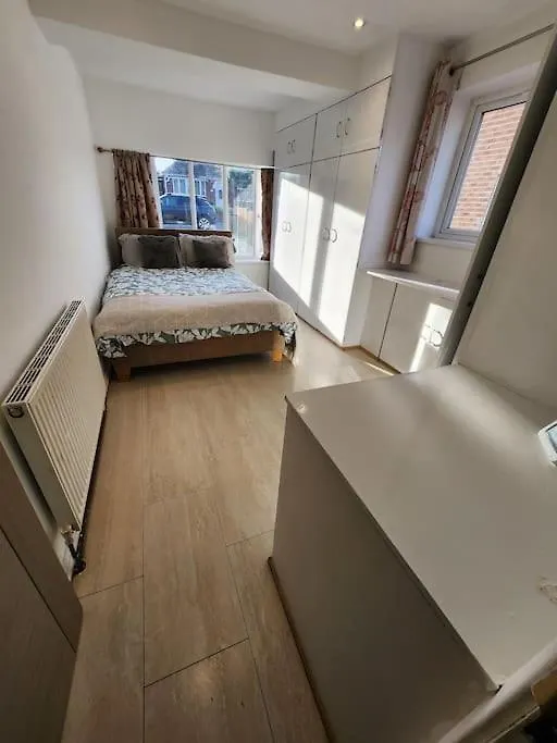 Idyllic Cottage Garforth Apartment